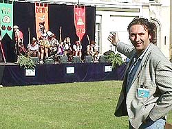 Jean-Claude (Longitudes JC) pr&eacute;sente les Podd&egrave;mes